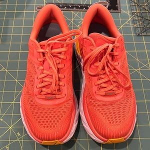 Lightly worn Hoka women’s shoes Bondi 7 style
